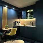 Moonlight Downtown 아파트