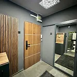 Moonlight Downtown 아파트