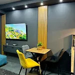 Moonlight Downtown 아파트