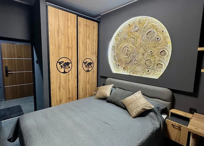 Moonlight Downtown *